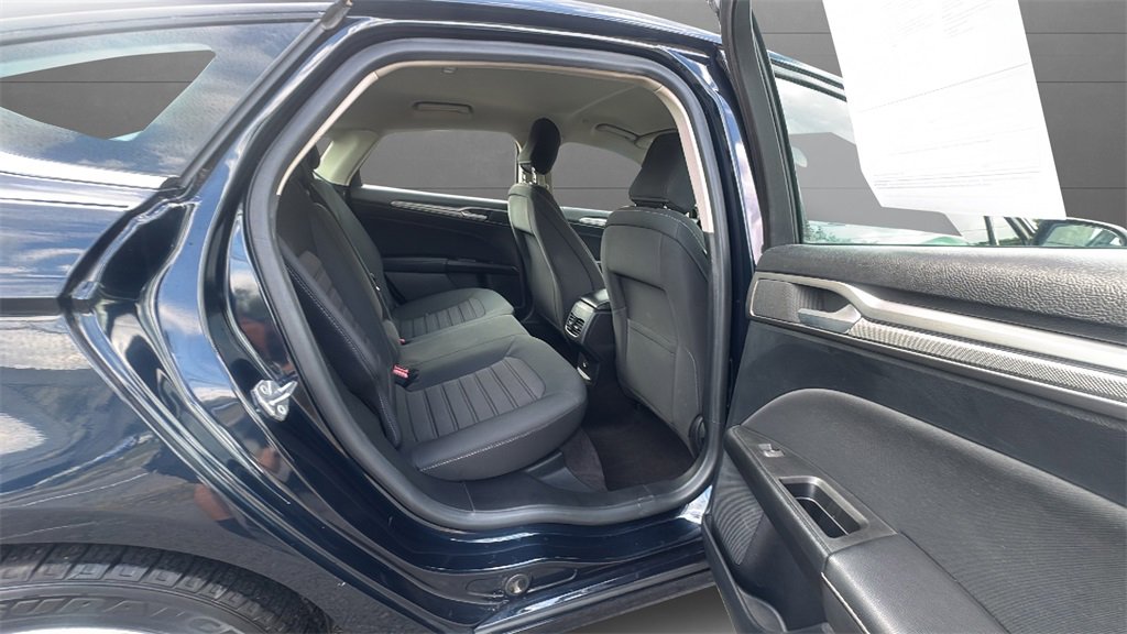 2020 Ford Fusion Hybrid SE photo 16