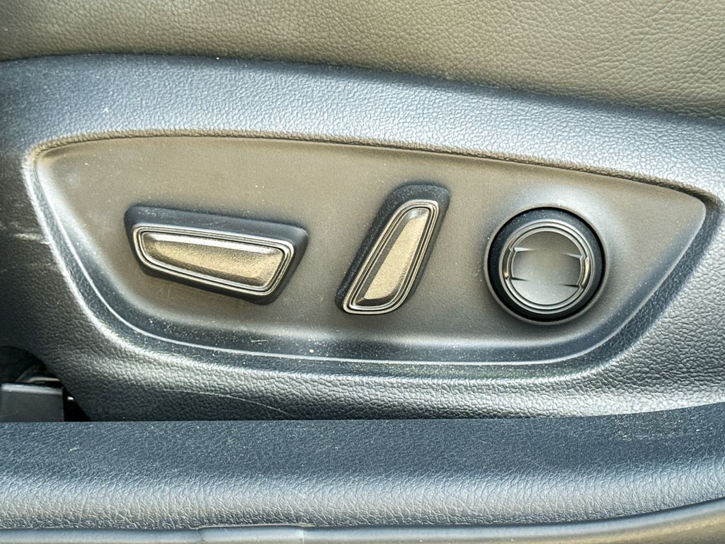 2022 Toyota Camry SE photo 14