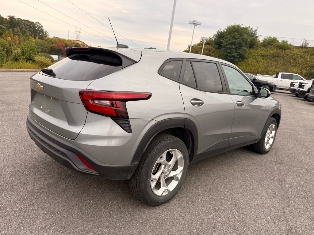 2024 Chevrolet Trax LS photo 2