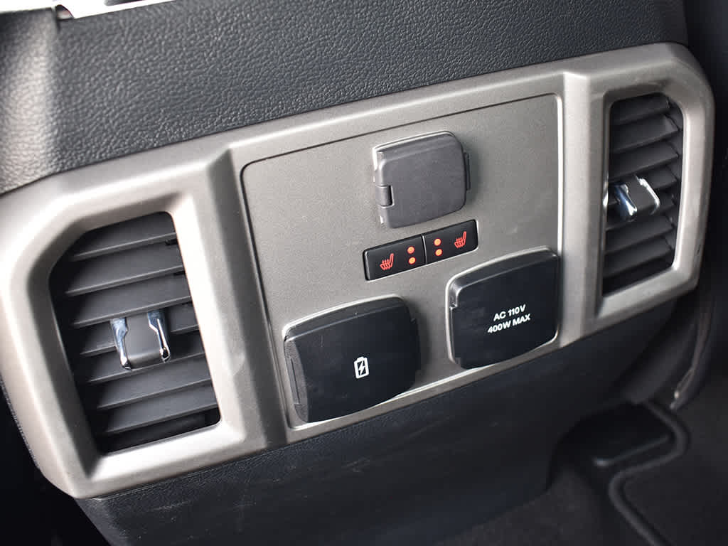 2022 Ford F-350 Lariat photo 25