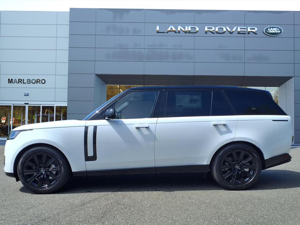 2025 Land Rover Range Rover SE photo 4