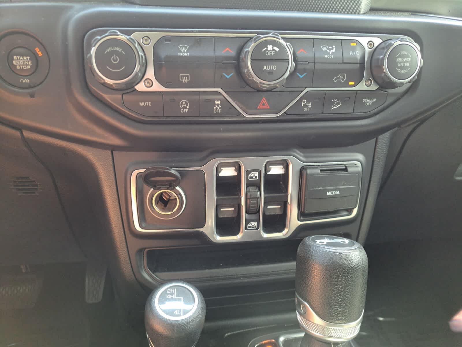 2019 Jeep Wrangler Unlimited Sahara photo 13
