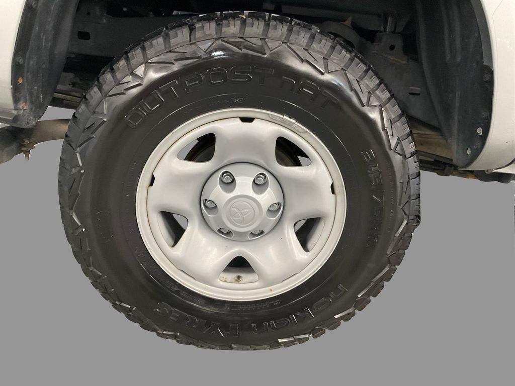 2022 Toyota Tacoma SR photo 19