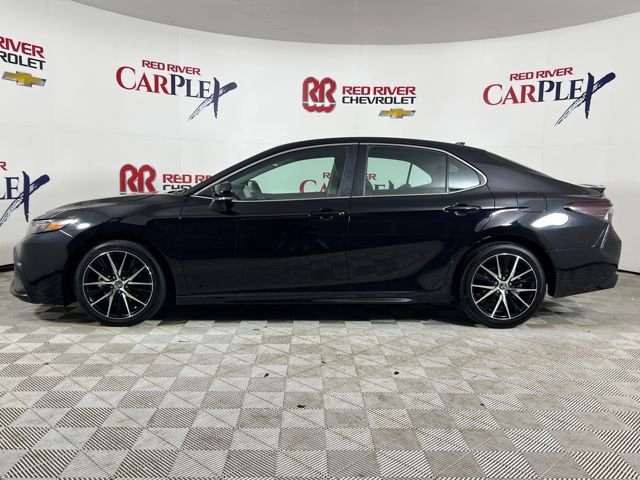 2024 Toyota Camry SE photo 2