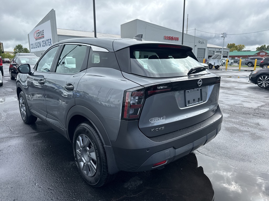 2025 Nissan Kicks S photo 4