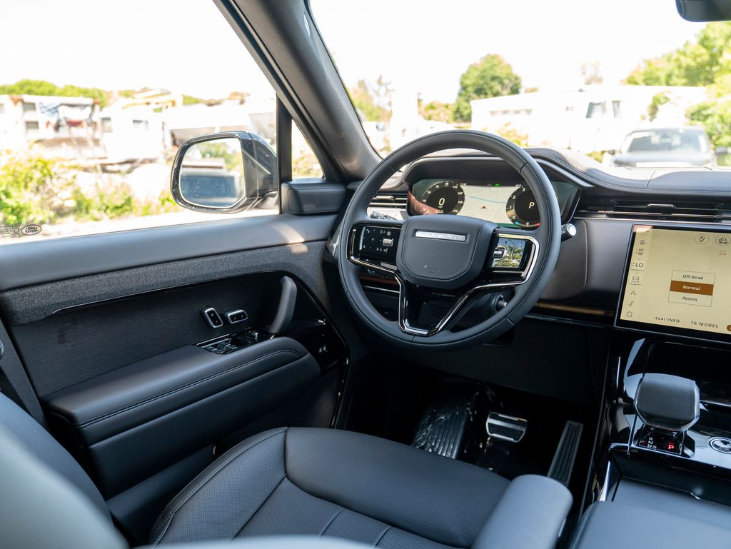2025 Land Rover Range Rover Sport SE photo 16