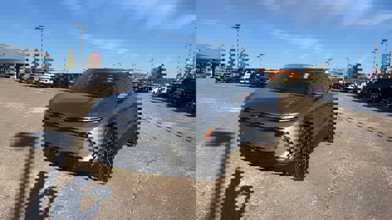 2026 Chevrolet Equinox EV 1LT photo 4