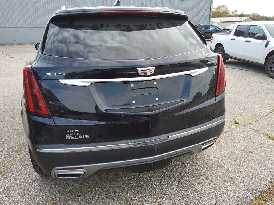 2021 Cadillac XT5 Premium Luxury photo 2