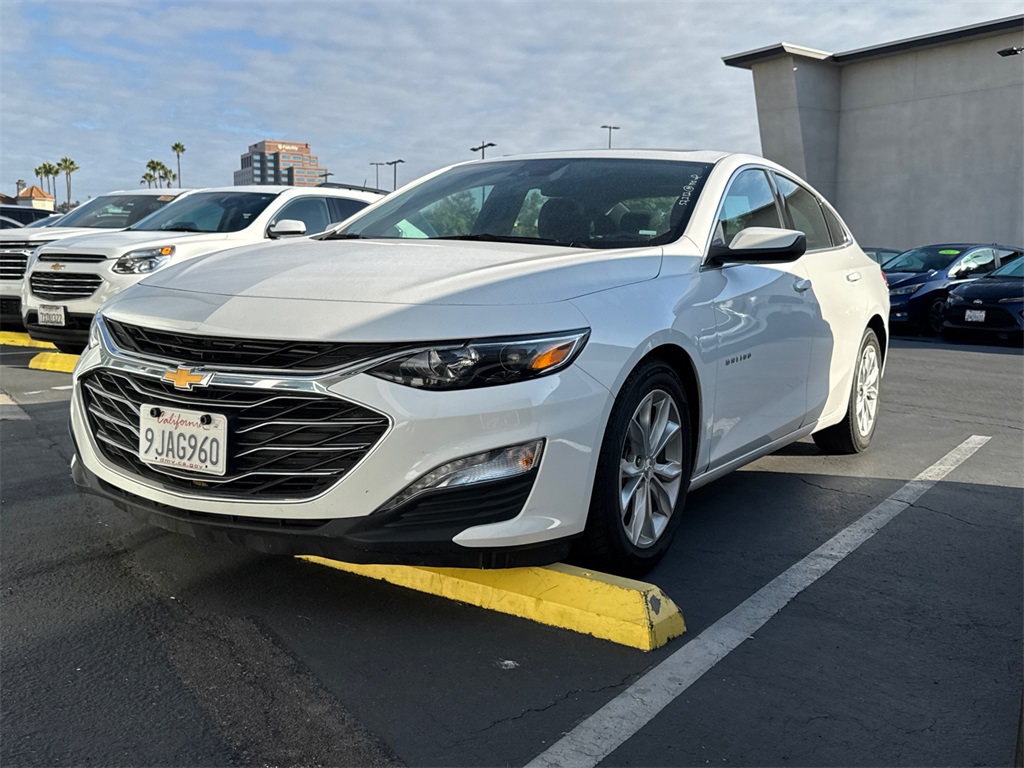2024 Chevrolet Malibu 1LT photo 2