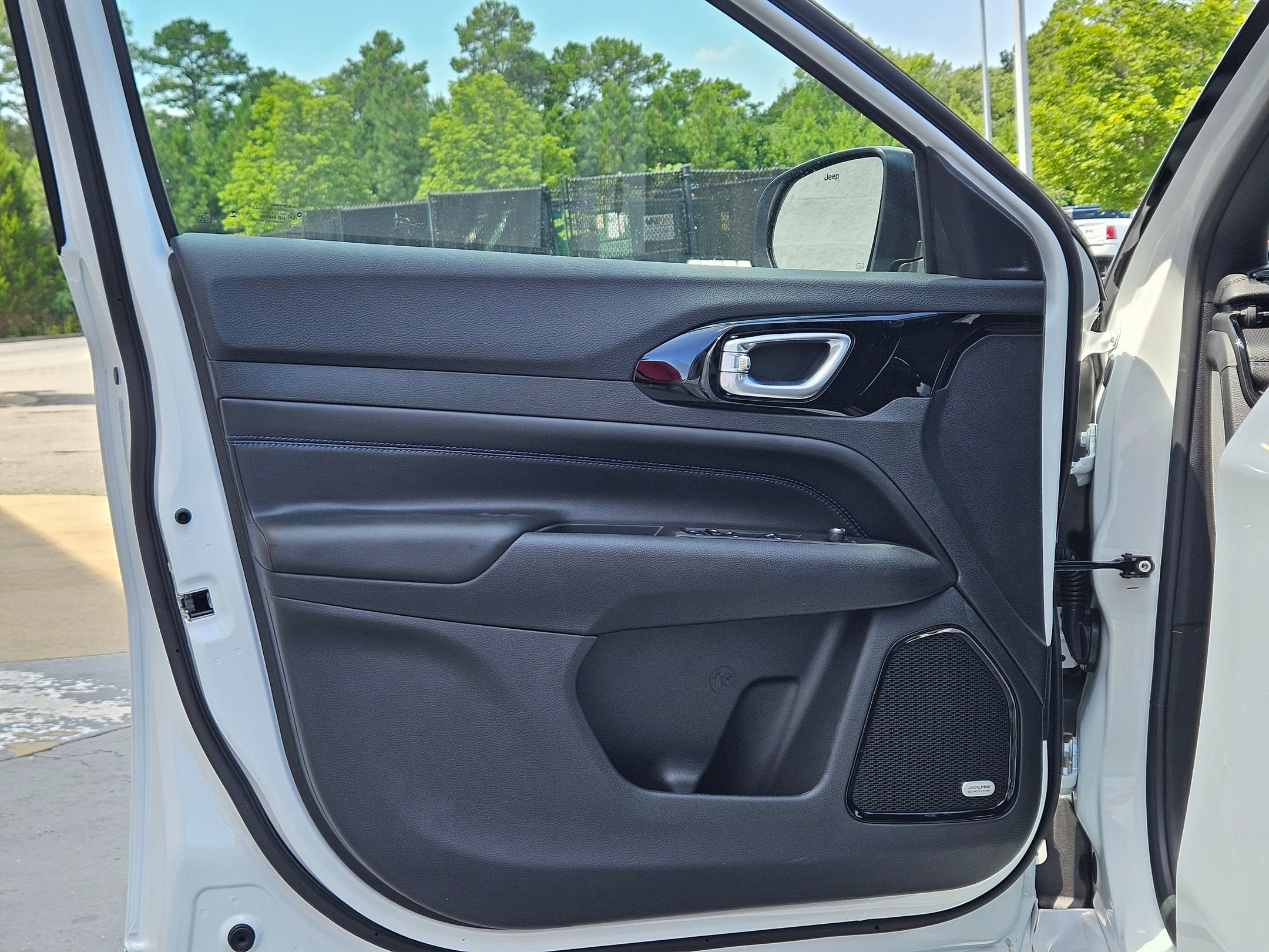 2025 Jeep Compass Limited photo 16