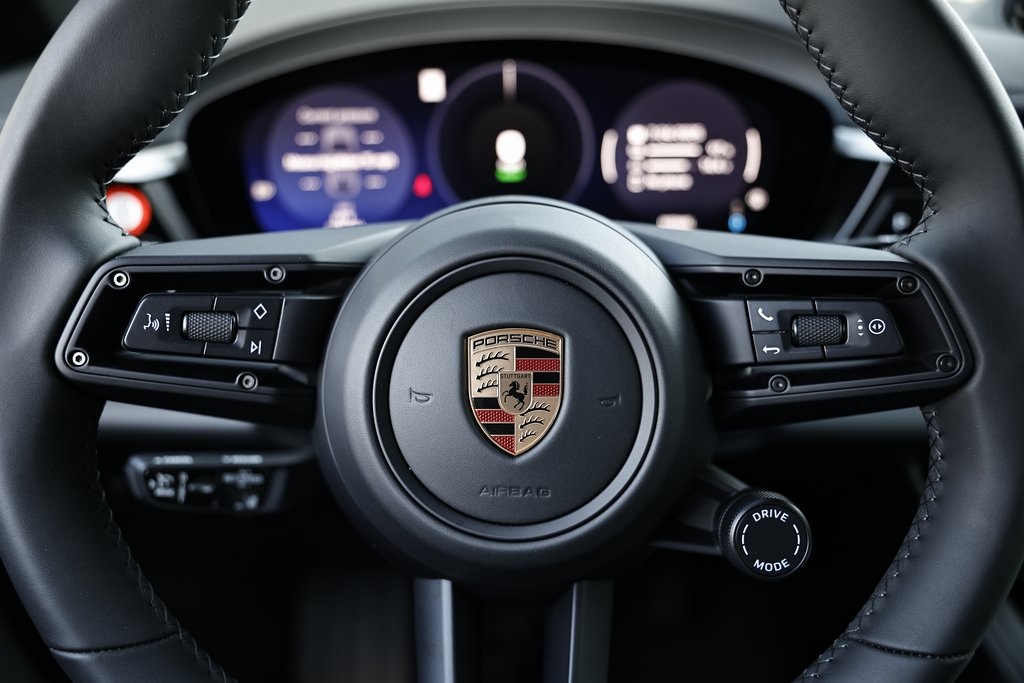 2025 Porsche Macan Electric photo 35