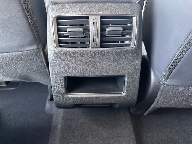 2024 Mitsubishi Outlander photo 18