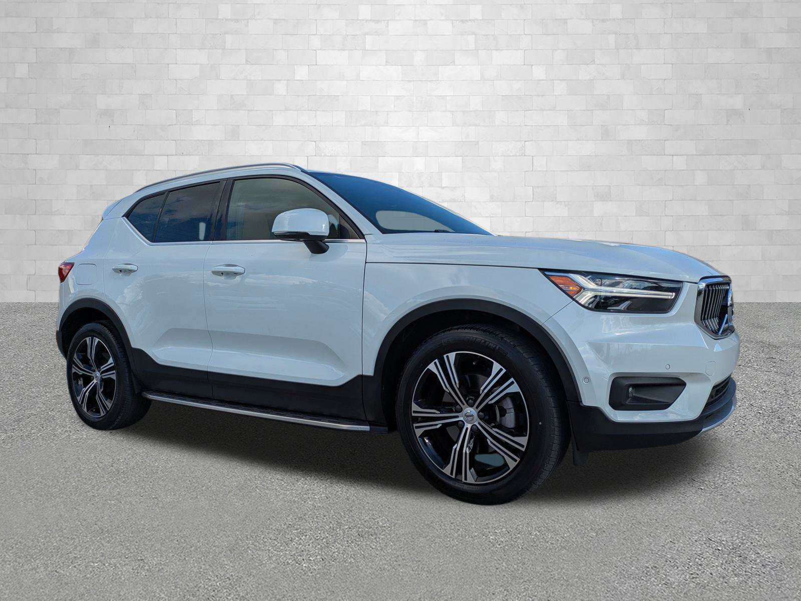 2022 Volvo XC40 Inscription's photo