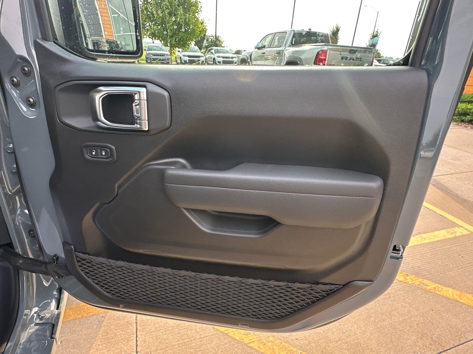 2025 Jeep Gladiator Sport S photo 25
