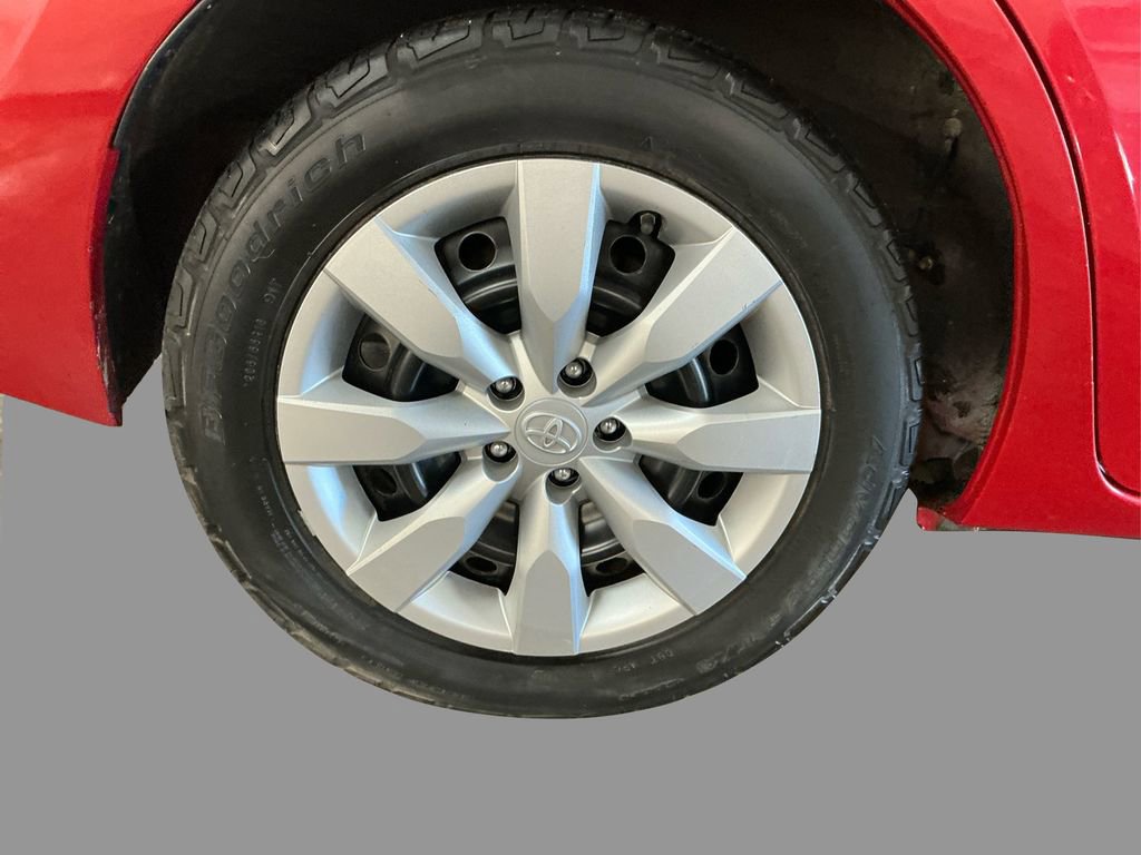 2015 Toyota Corolla LE photo 14