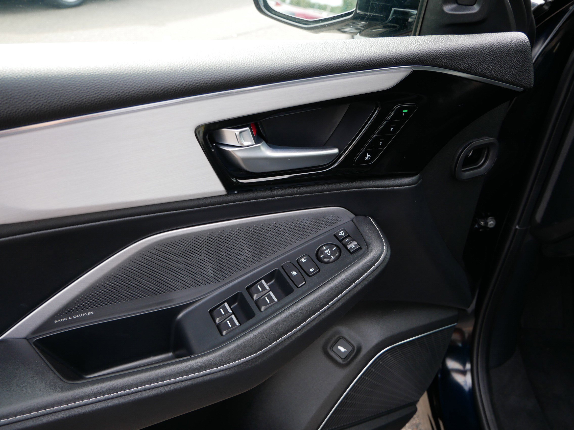2025 Acura MDX SH-AWD Technology photo 20