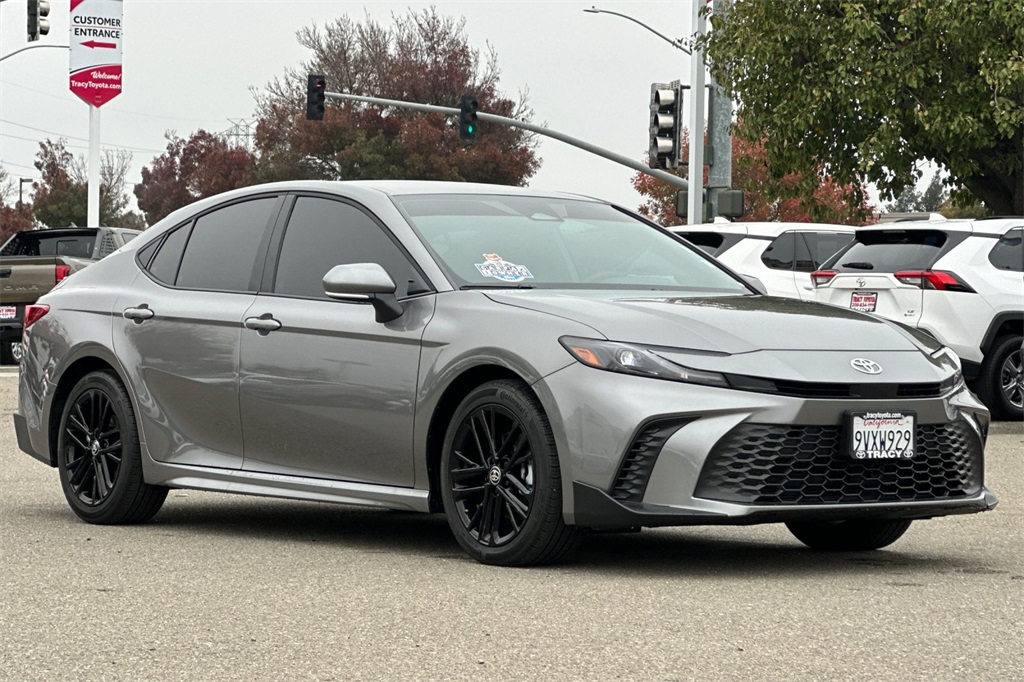 2026 Toyota Camry SE photo 2
