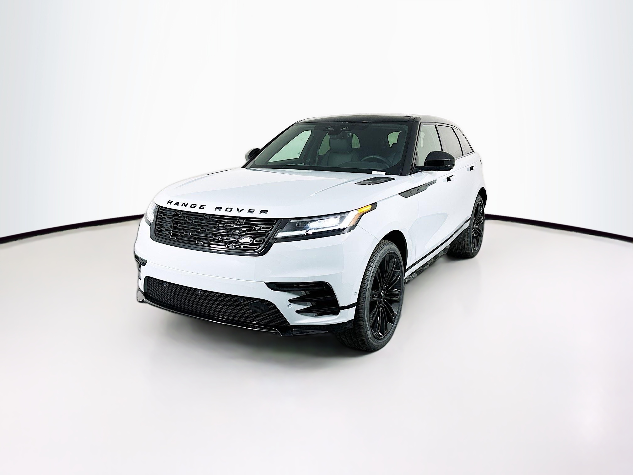 2026 Land Rover Range Rover Velar Dynamic SE's photo
