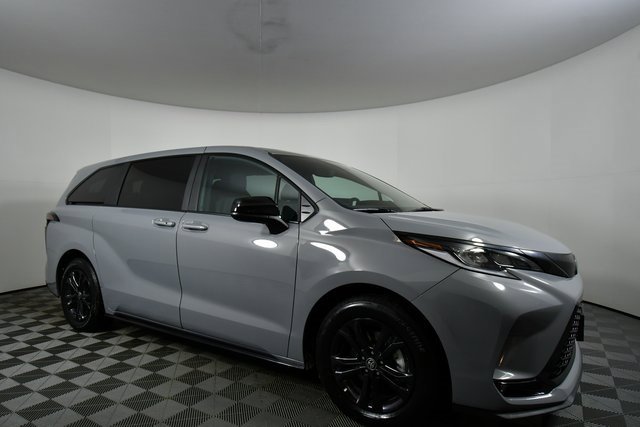 2025 Toyota Sienna XSE photo 4