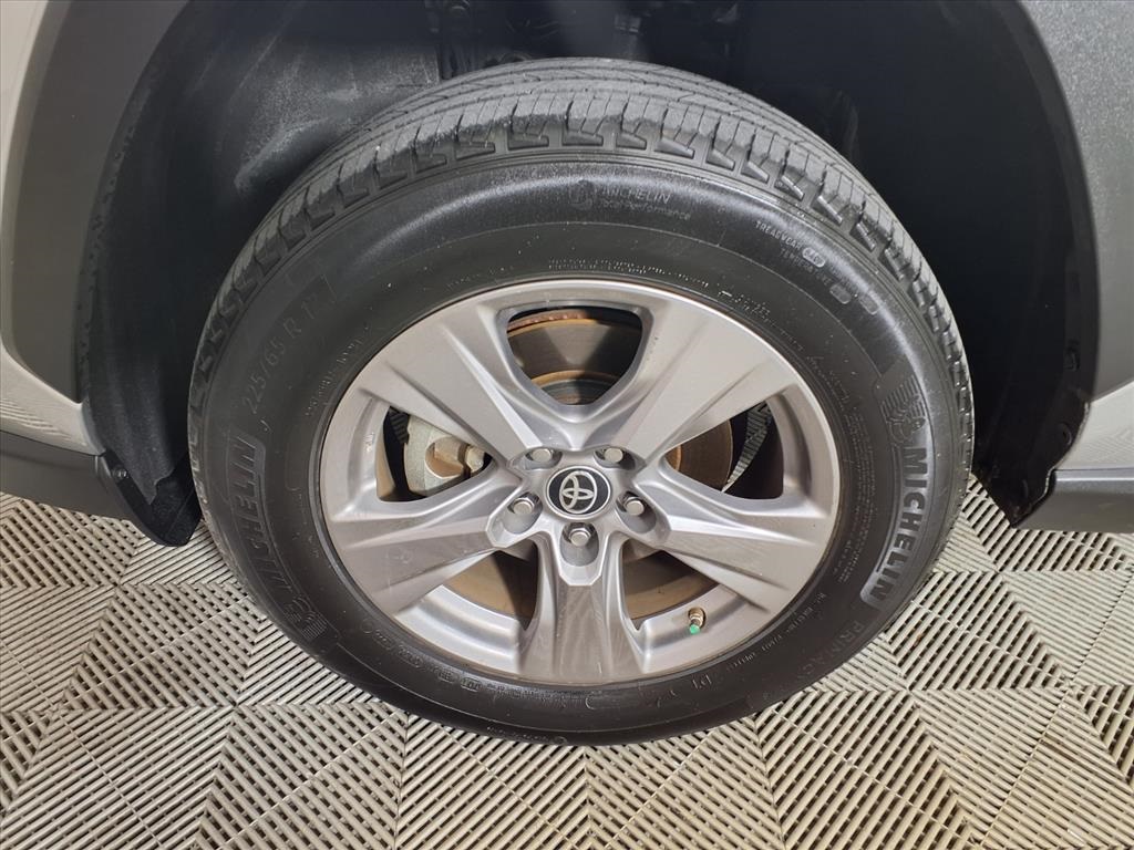2022 Toyota RAV4 Hybrid LE photo 13
