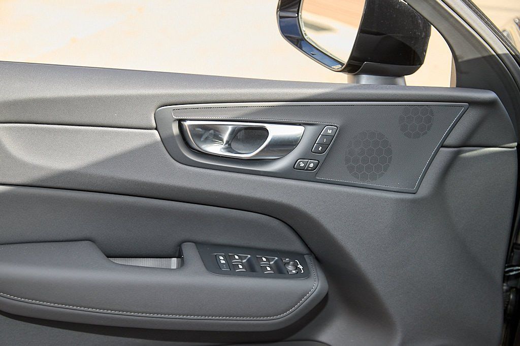 2026 VOLVO XC60 - Image 10