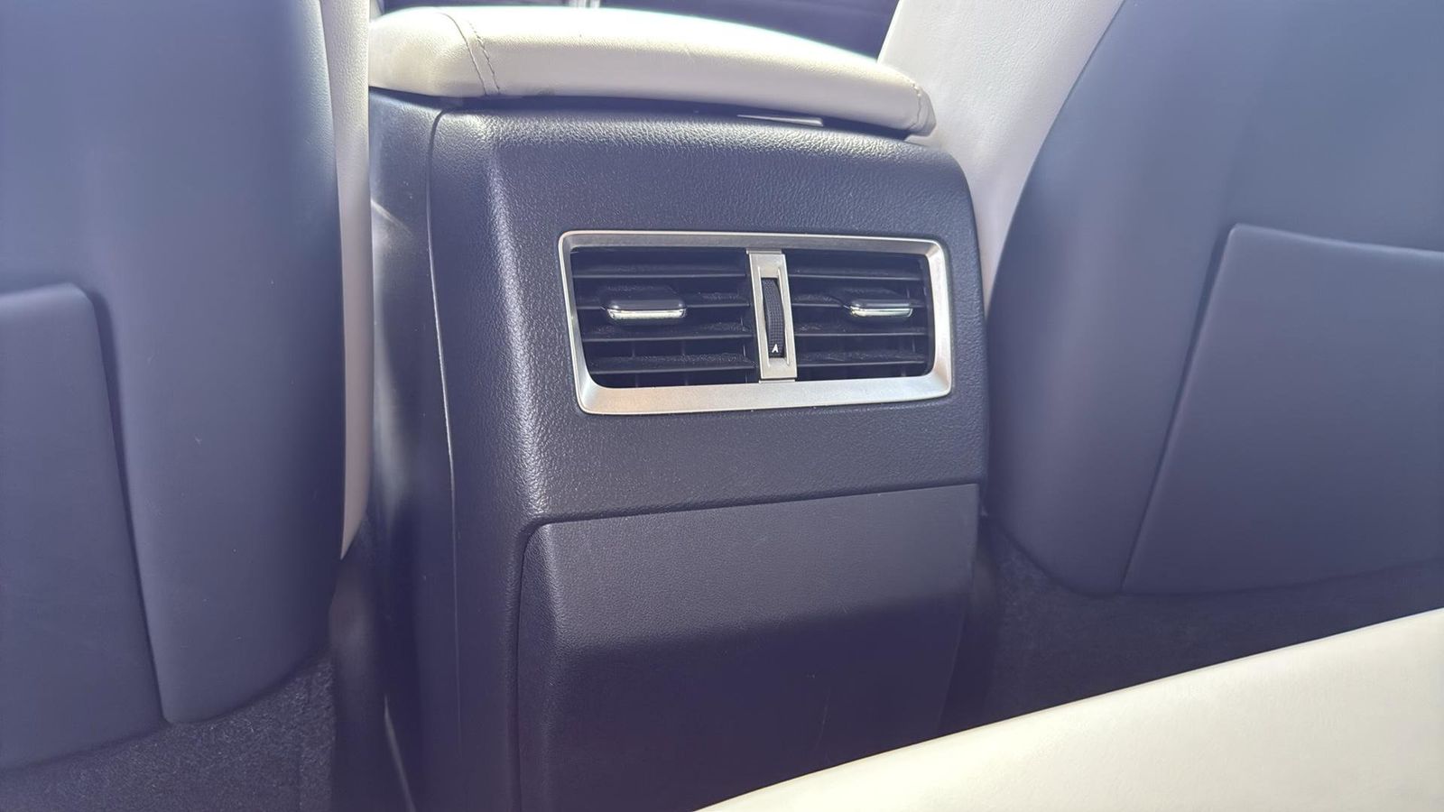 2020 Lexus RX 450h Premium photo 29