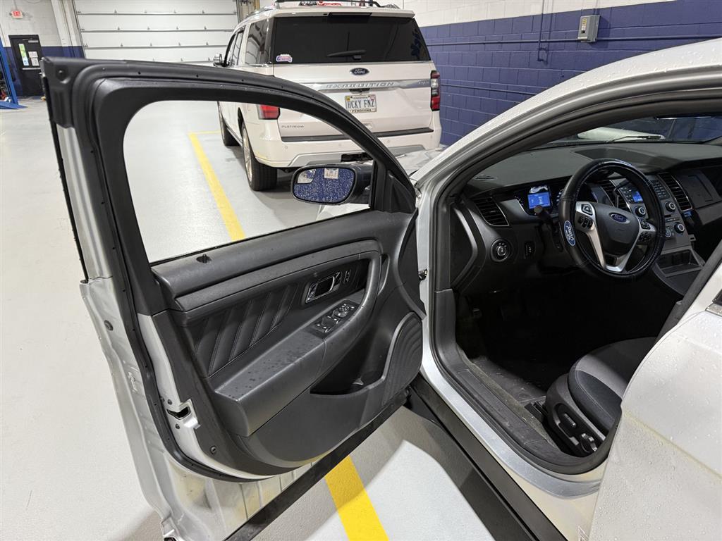 2014 Ford Taurus photo 8