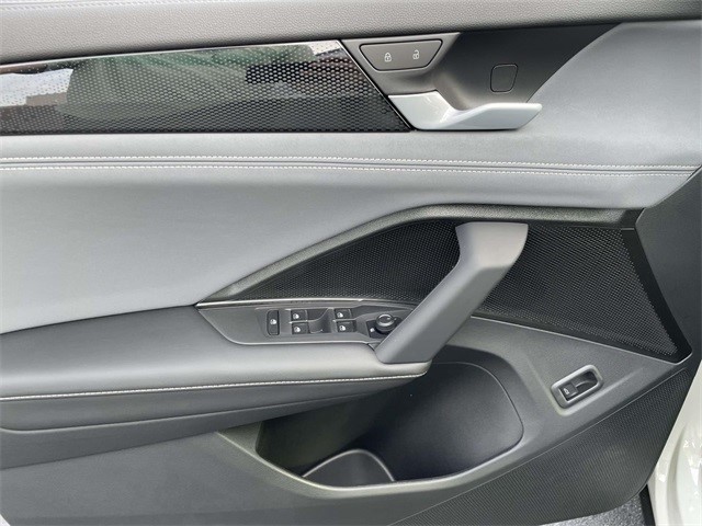 2025 Volkswagen Tiguan SE R-Line Black photo 14