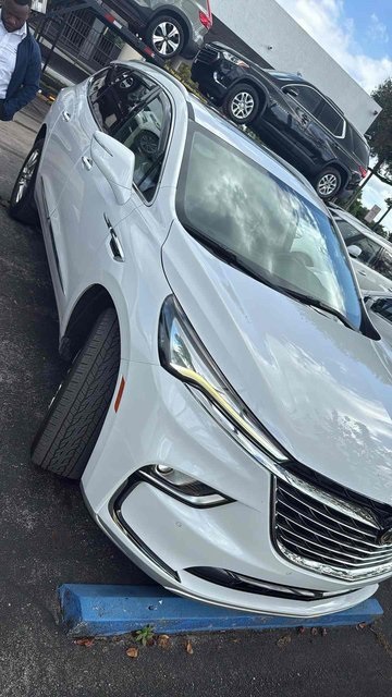 2023 Buick Enclave Essence's photo