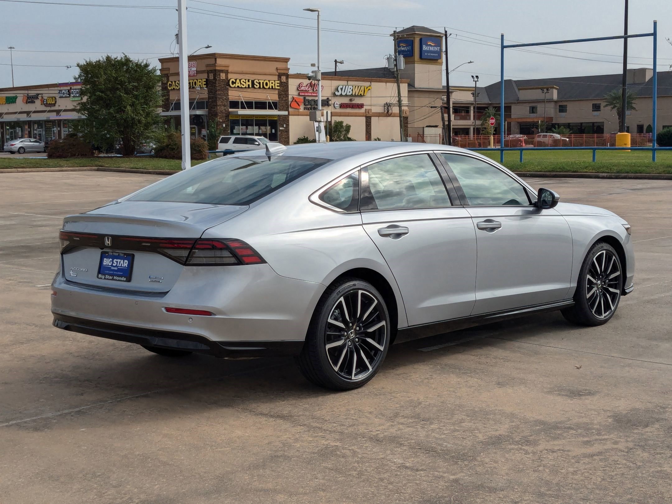 2025 Honda Accord Hybrid Touring photo 4