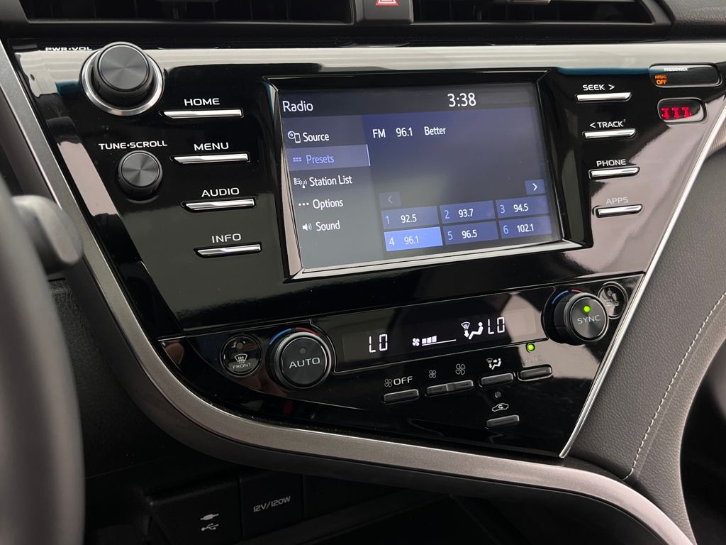 2018 Toyota Camry XSE photo 22
