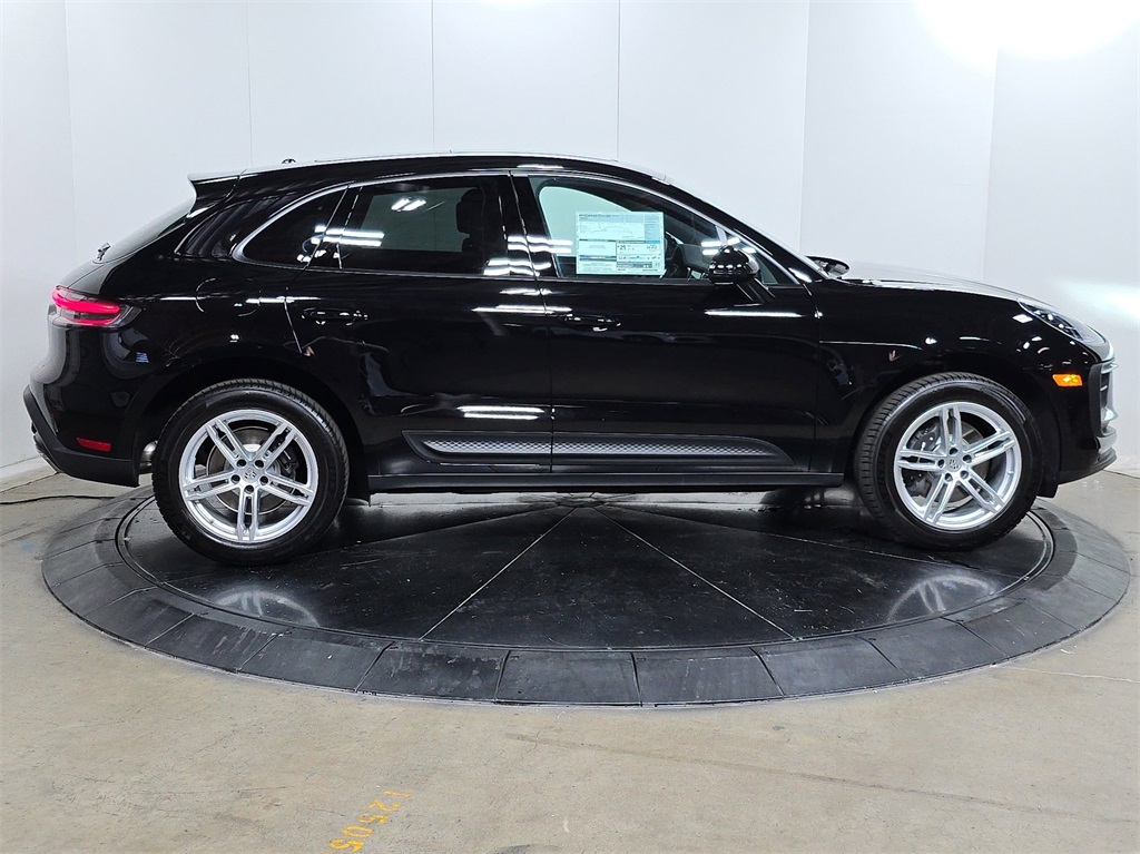 2026 Porsche Macan T photo 5
