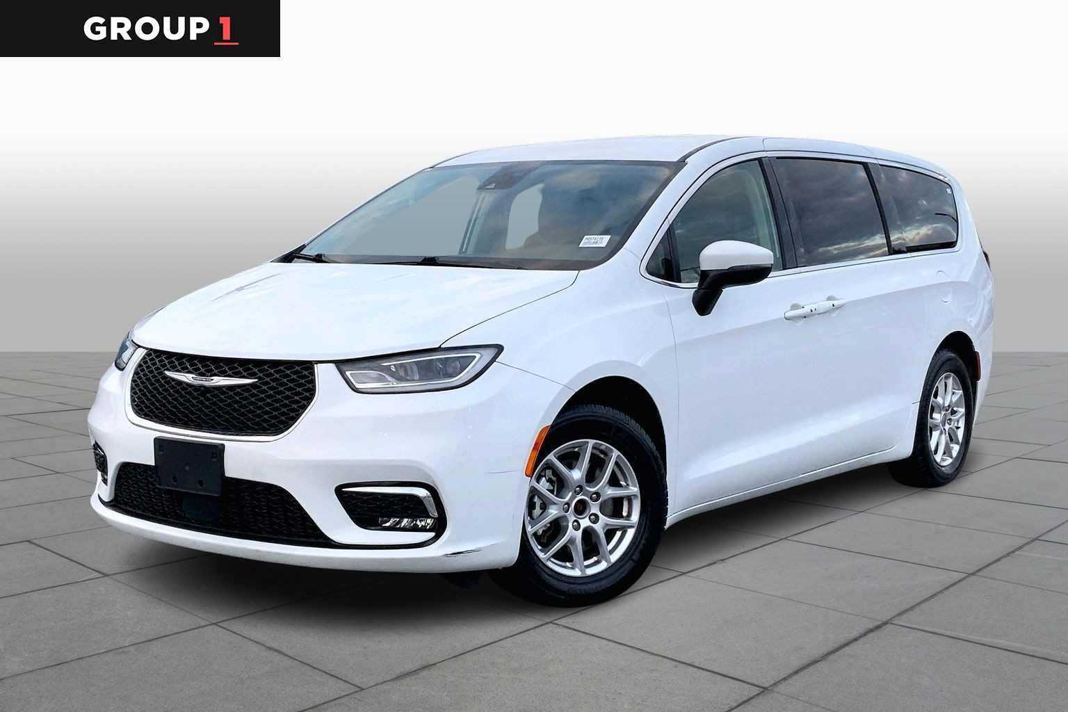 2023 Chrysler Pacifica Touring L's photo