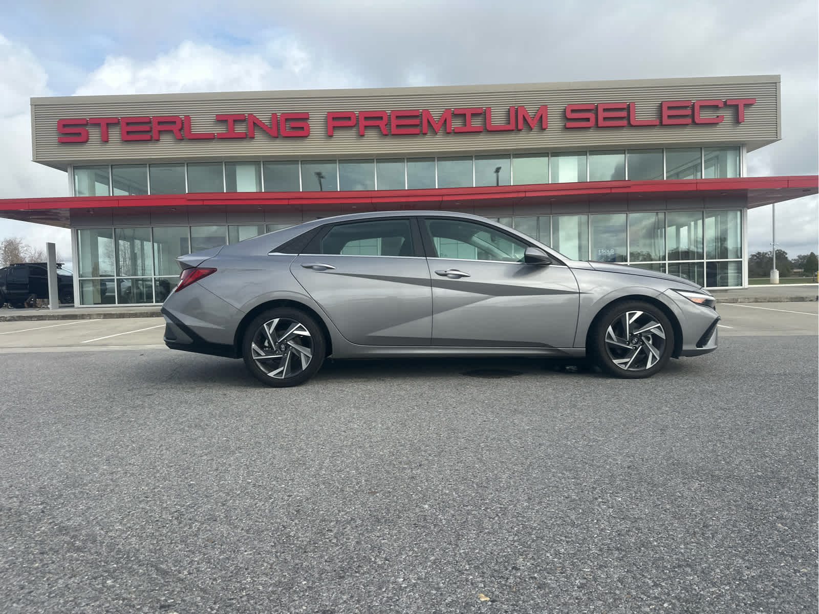 2025 Hyundai Elantra SEL's photo