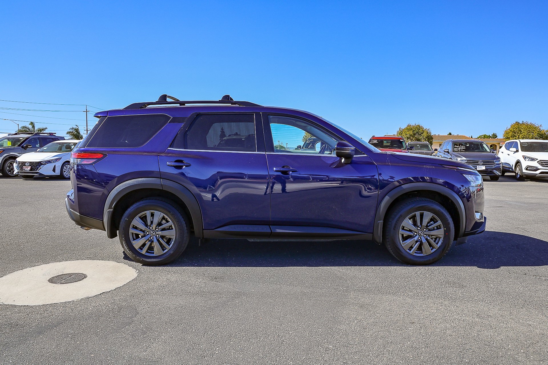 2022 Nissan Pathfinder SV photo 3
