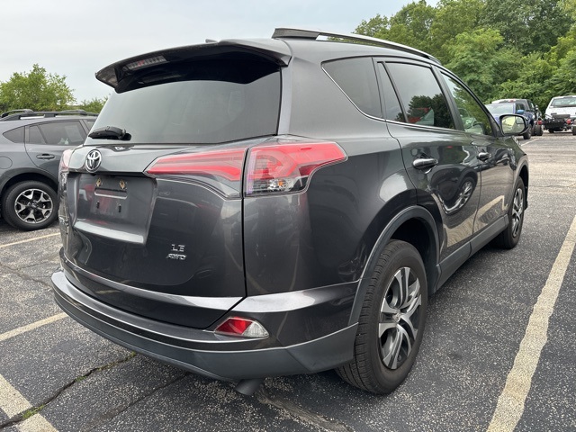 2017 Toyota RAV4 LE photo 4
