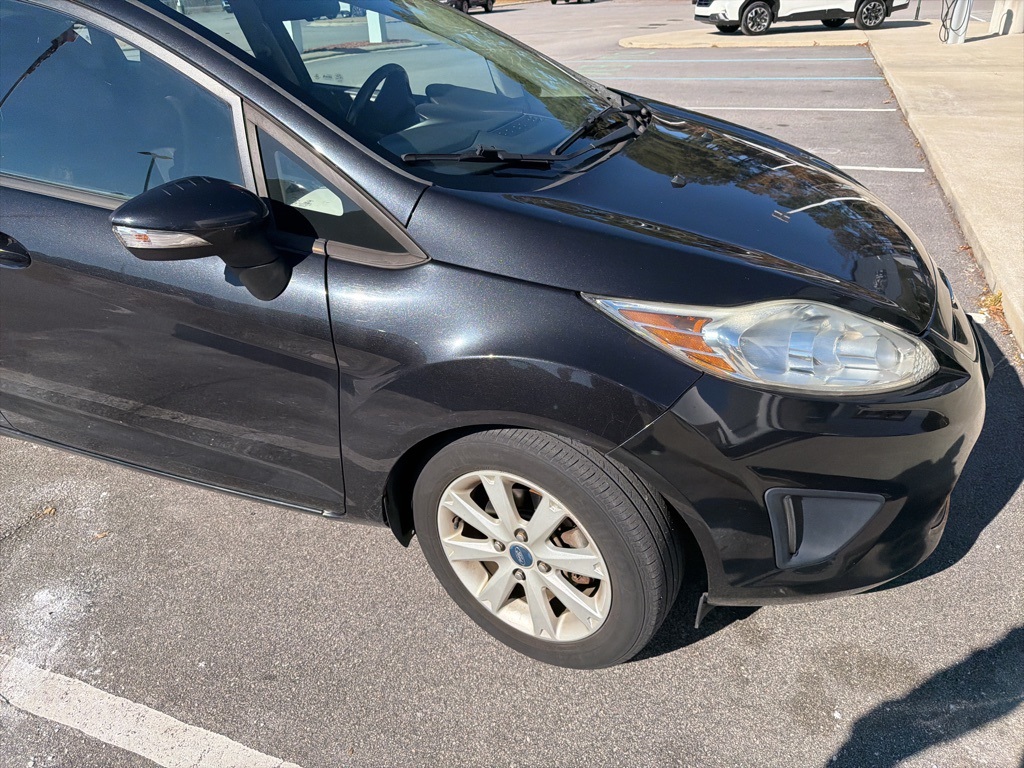 2013 Ford Fiesta SE's photo