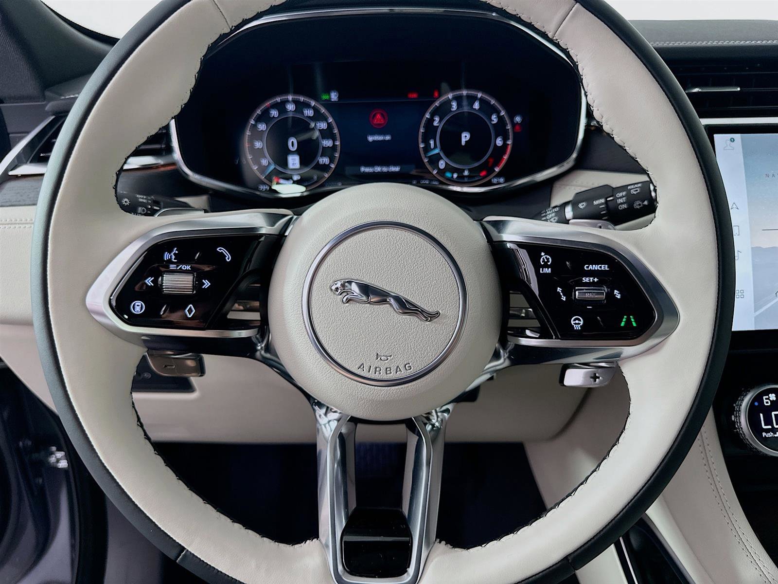 2025 Jaguar F-PACE P400 R-Dynamic S photo 11
