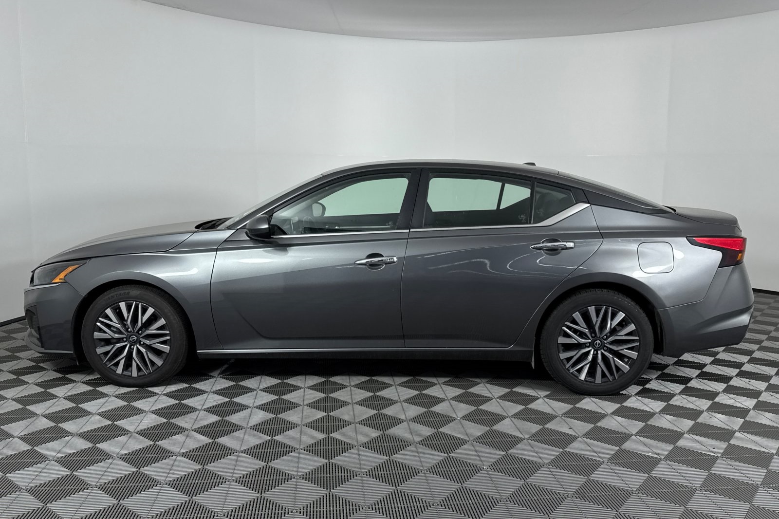 2023 Nissan Altima 2.5 SV photo 6