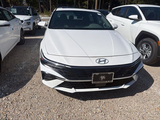 2024 Hyundai Elantra SEL photo 3