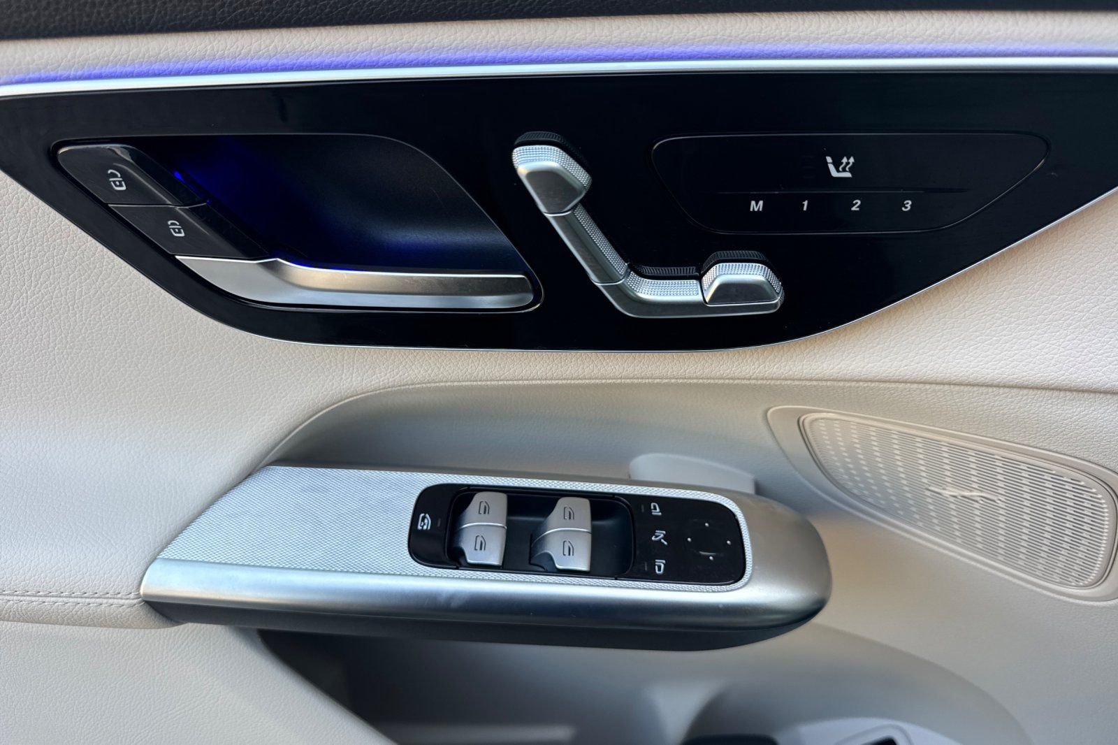 2025 Mercedes Benz GLC 300 photo 17
