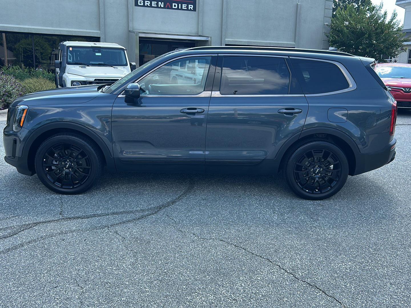 2022 Kia Telluride EX photo 2
