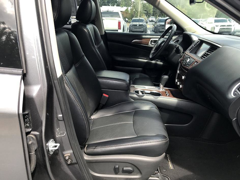 2020 Nissan Pathfinder Platinum photo 15
