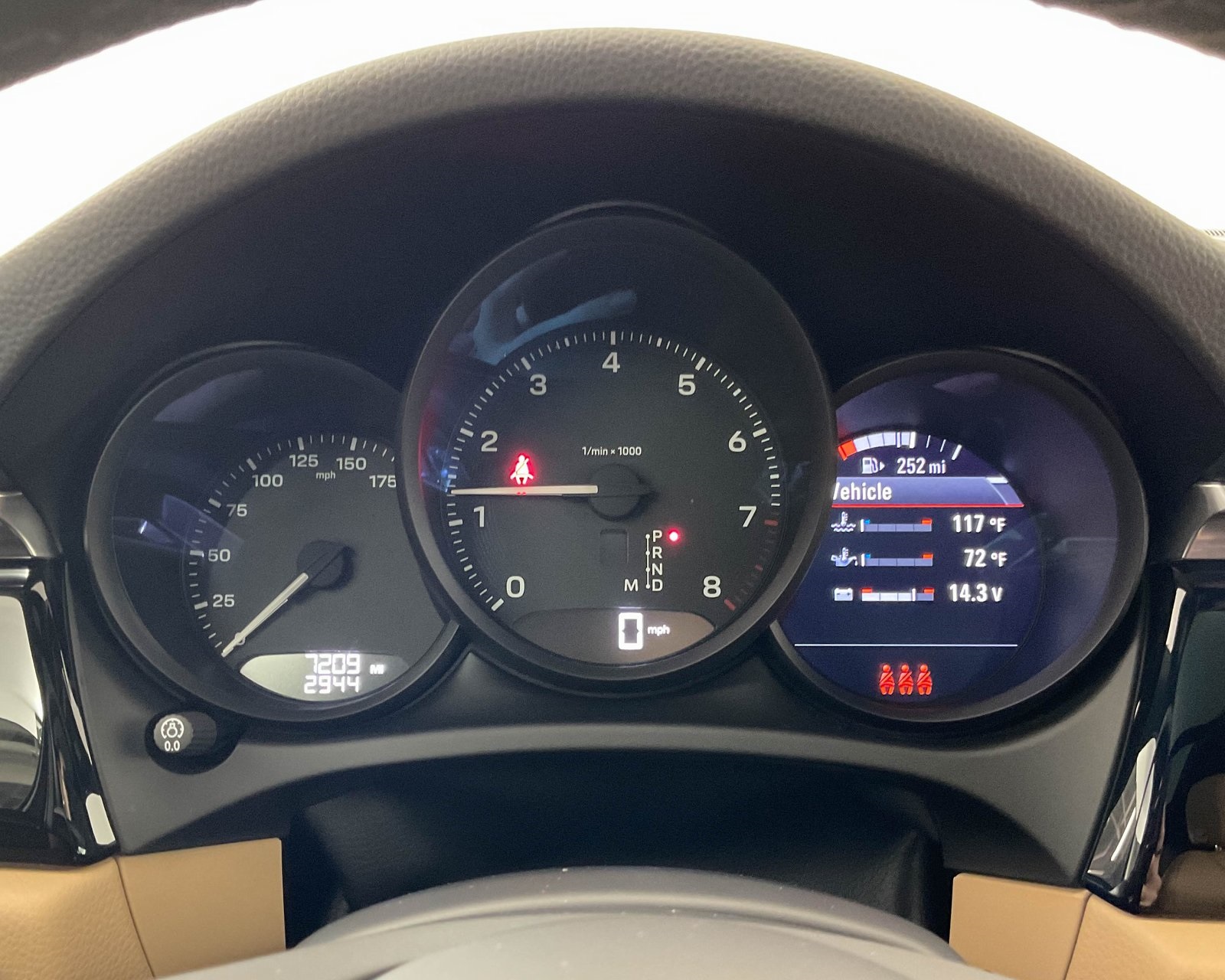 2024 Porsche Macan T photo 18