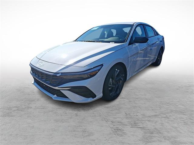 2025 Hyundai Elantra SEL Sport photo 2