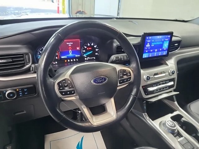 2023 Ford Explorer XLT photo 3