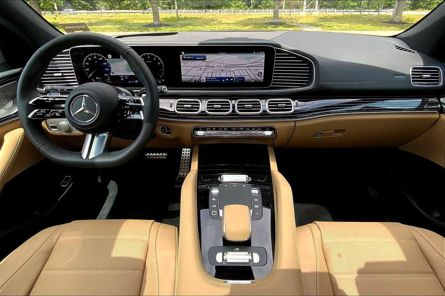 2025 Mercedes Benz GLS 450 4MATIC photo 2