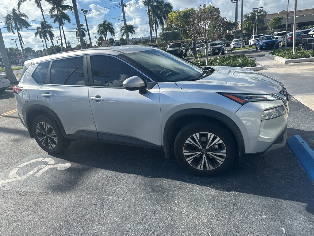 2023 Nissan Rogue SV photo 3