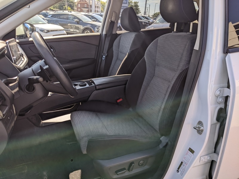 2021 Nissan Rogue SV photo 9
