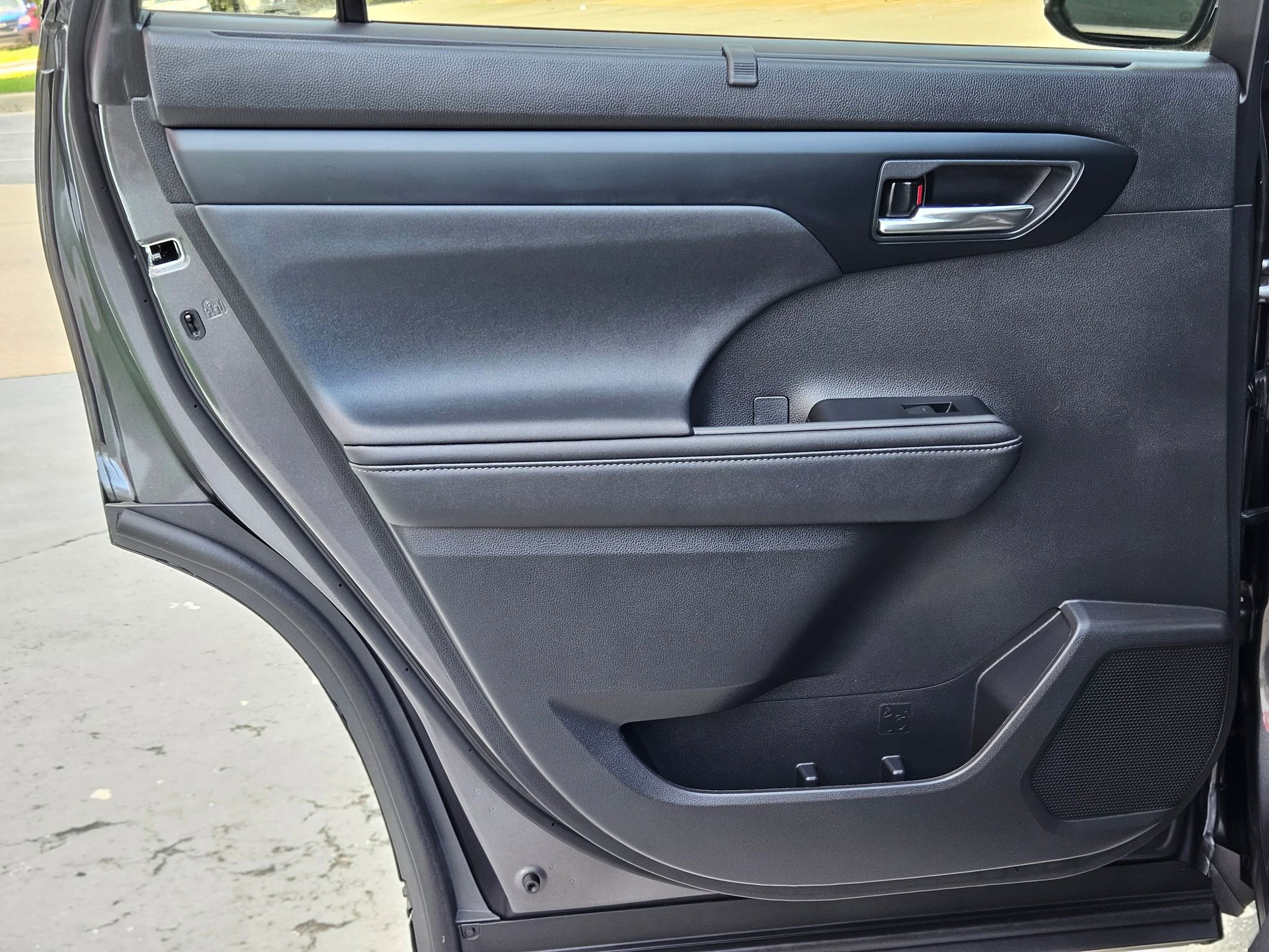2024 Toyota Highlander XLE photo 32
